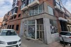 Retail for sale at Zona Vista Alegre, Carabanchel, Madrid, 28025 with car, window, building, land vehicle, vehicle, cloud, hood, vehicle registration plate, sky and tire around