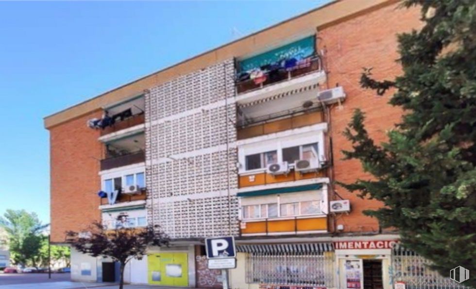 Retail for sale & for rent at Calle La Habana, Fuenlabrada, Madrid, 28945 with window, house, sky, building, plant, tree, urban design, condominium, facade and commercial building around