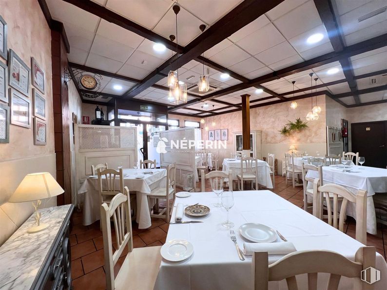 Local en alquiler en Zona Centro, Illescas, Toledo, 45200 con vajilla, lámpara, alumbrado, mesa, lámpara, silla, mesa de cocina y comedor, mesa, mueble y propiedad alrededor