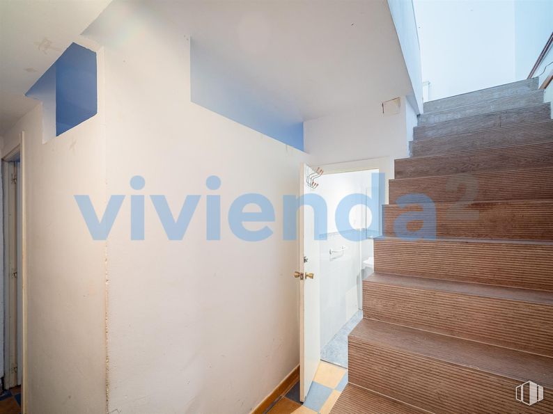 Retail for sale at Calle Ribadavia, Fuencarral - El Pardo, Madrid, 28029 with flooring, floor, apartment, interior design, ceiling, door, room, daylighting, stairs and building material around