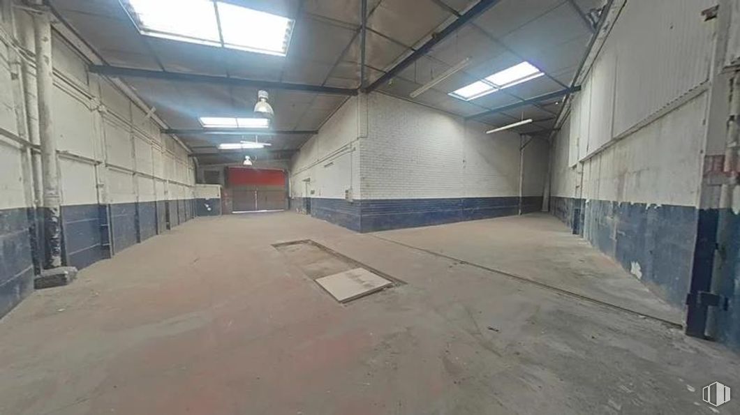 Industrial for sale at Carretera Campo Real, Arganda del Rey, Madrid, 28500 with light fixture, flooring, floor, composite material, ceiling, concrete, building material, hall, daylighting and basement around