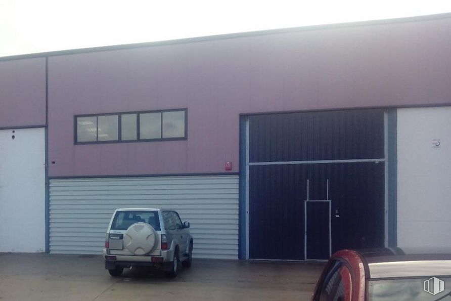 Industrial for sale & for rent at Polígono Nicomedes García, Valverde del Majano, Segovia, 40140 with car, window, tire, automotive parking light, wheel, property, vehicle, automotive tail & brake light, automotive lighting and automotive tire around