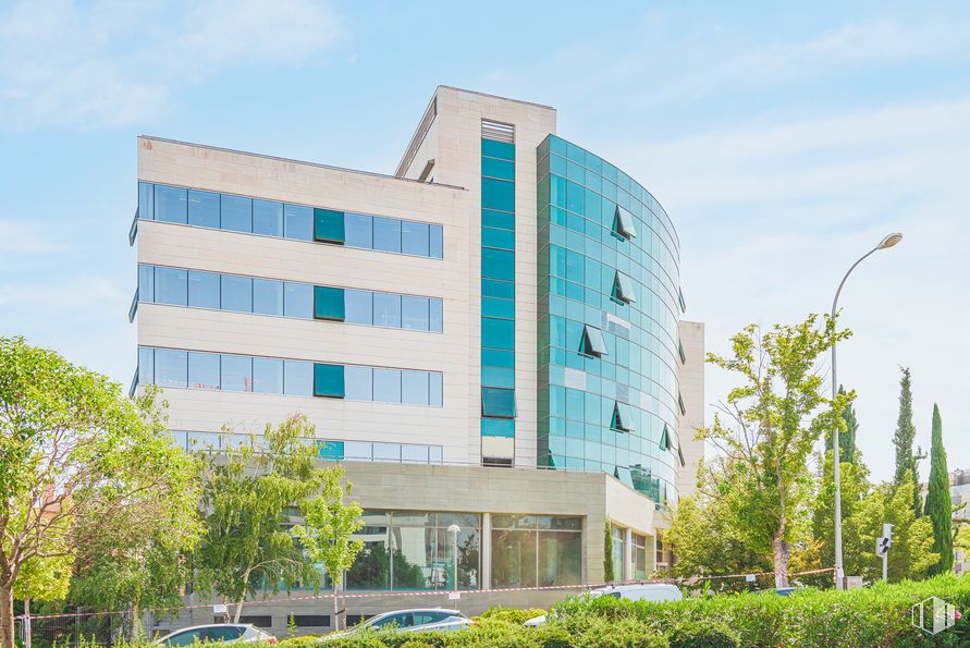 Oficina en alquiler en Edificio Tucuman, Glorieta Mar Caribe, 1, Hortaleza, Madrid, 28042 con edificio, cielo, nube, planta, día, propiedad, ventana, bloque de torres, árbol y diseño urbano alrededor