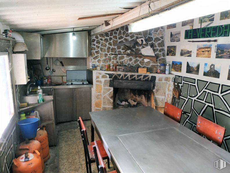 Nave en venta en Polígono 16 Rústica,700, El Molar, Madrid, 28710 con equipaje y bolsos, mesa, mueble, bolsa de frijoles, ebanistería, calabaza, cucurbita, interiorismo, calabaza y edificio alrededor