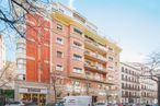 Office for rent at Calle Claudio Coello, 76, Salamanca, Madrid, 28001 with building, van, wheel, tire, land vehicle, sky, daytime, window, car and vehicle around