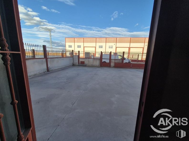 Industrial for sale at Carretera Toledo, Villaseca de la Sagra, Toledo, 45292 with sky, property, cloud, window, flooring, building, gas, facade, tints and shades and shade around