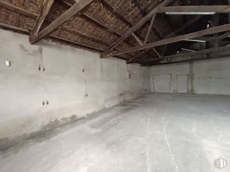 Industrial for sale at Avenida Pilar, Fuente el Saz de Jarama, Madrid, 28140 with flooring, floor, ceiling, concrete, hall, building material, basement, daylighting, attic and beam around