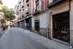 Retail for sale at Calle Juanelo, 19, Centro, Madrid, 28012 with building, window, road surface, neighbourhood, door, tree, sidewalk, facade, city and alley around