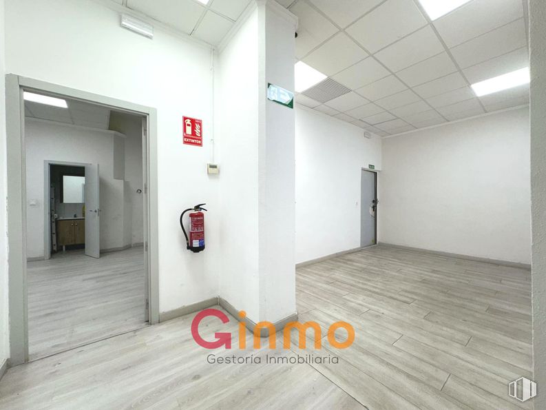 Oficina en alquiler y venta en Edificio Auge I, Calle María Tubau, 8, Fuencarral - El Pardo, Madrid, 28049 con propiedad, accesorio, interiorismo, hall, madera, edificio, suelo, suelos, pared y techo alrededor