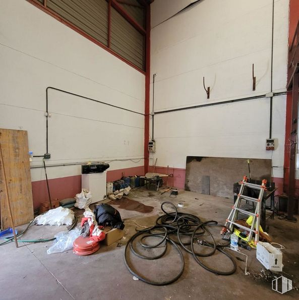 Industrial for sale at Calle Juan de la Cierva, Valdemoro, Madrid, 28341 with ladder, luggage & bags, flooring, wood, floor, electrical wiring, building, gas, composite material and building material around