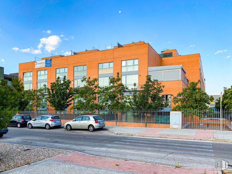 Oficina en alquiler en Calle Pedrezuela, 4, Alcorcón, Madrid, 28925 con coche, edificio, nube, cielo, vehículo terrestre, neumático, propiedad, planta, ventana y rueda alrededor