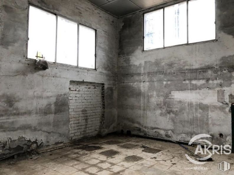 Industrial for sale at Carretera Ocaña, Noblejas, Toledo, 45350 with window, property, architecture, black-and-white, floor, fixture, brick, flooring, brickwork and wood around