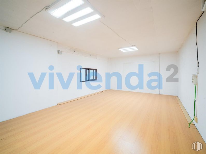 Local en venta en Calle San Fidel, Ciudad Lineal, Madrid, 28017 con lámpara, alumbrado, edificio, madera, accesorio, suelos, suelo, madera dura, techo y hall alrededor