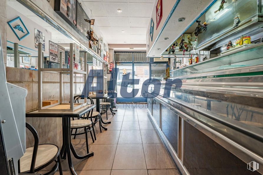 Local en venta en Calle Melchor Cano, Moncloa - Aravaca, Madrid, 28008 con mesa, mueble, edificio, interiorismo, arquitectura, silla, suelos, ingeniería, zona urbana y estante alrededor