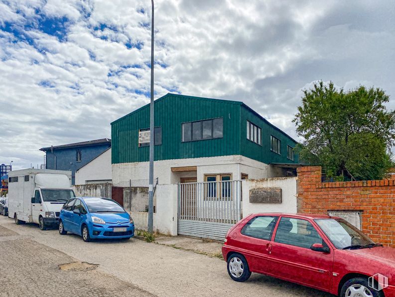 Nave en venta en Calle Anastasio Nieto, Collado Villalba, Madrid, 28400 con coche, neumático, luz de estacionamiento, rueda, nube, cielo, vehículo terrestre, vehículo, vehículo de motor y ventana alrededor