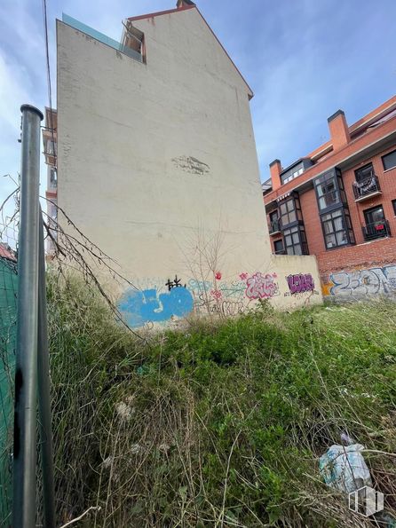 Land for sale at Calle Nuestra Señora de la Antigua, Carabanchel, Madrid, 28025 with building, window, wall, paint, graffiti, concrete, street art and mural around