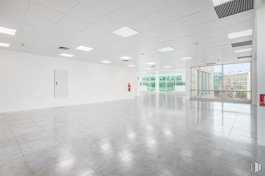 Office for rent at Edificio Oblicua, Calle Francisca Delgado, 11, Alcobendas, Madrid, 28108 with fixture, flooring, floor, ceiling, art, glass, event, building, hall and composite material around