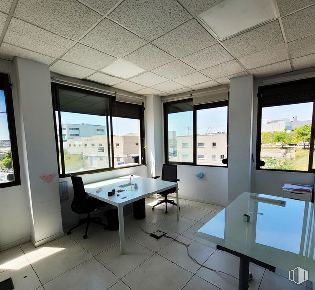 Oficina en venta en Calle Granja, 86, Alcobendas, Madrid, 28108 con silla, mesa, ventana, mueble, edificio, planta, accesorio, sombra, interiorismo y suelo alrededor