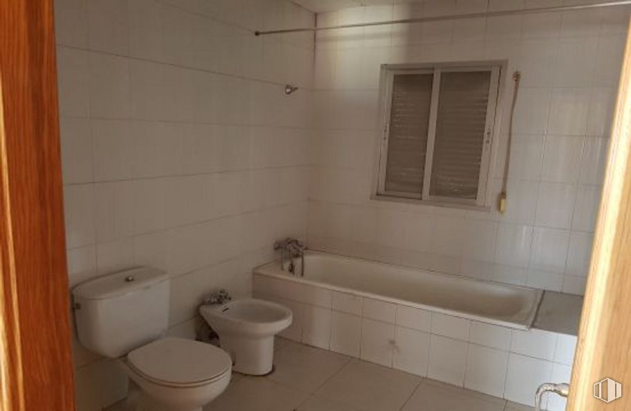 Nave en venta en Camino Labajos, Cubas de la Sagra, Madrid, 28978 con ventana, inodoro, propiedad, edificio, accesorio de plomería, bañera, baño, asiento de inodoro, accesorio y suelo alrededor