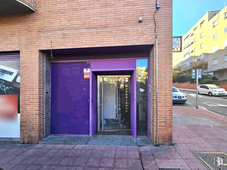 Local en alquiler en Calle Libertad, Valdemoro, Madrid, 28341 con coche, edificio, puerta, propiedad, morado, superficie de la carretera, ventana, arquitectura, accesorio y ladrillo alrededor