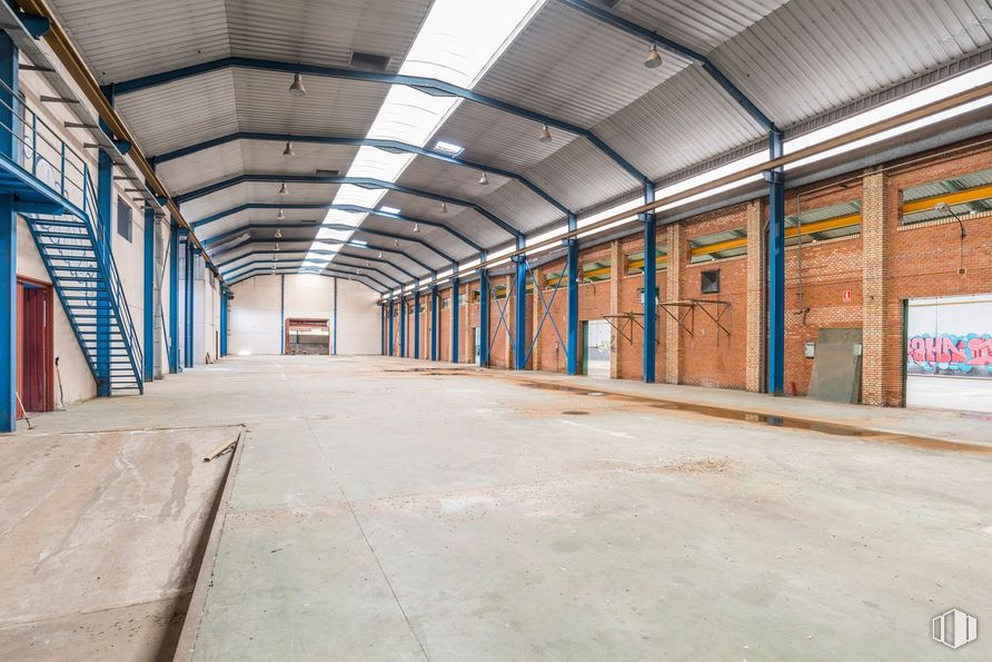 Industrial for sale at Carretera Madrid - Toledo, Olías del Rey, Toledo, 45280 with floor, flooring, composite material, metal, concrete, ceiling, building material, warehouse, hall and daylighting around