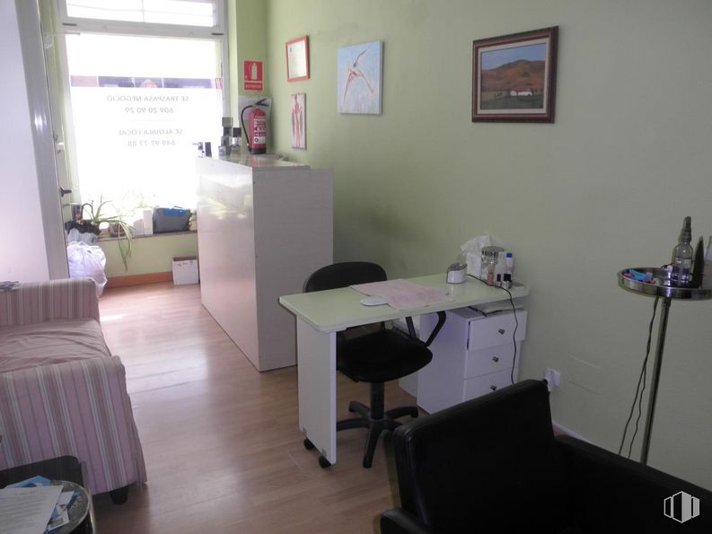 Retail for rent at Zona Centro, Segovia, 40002 with picture frame, chair, couch, property, furniture, table, building, interior design, floor and wood around