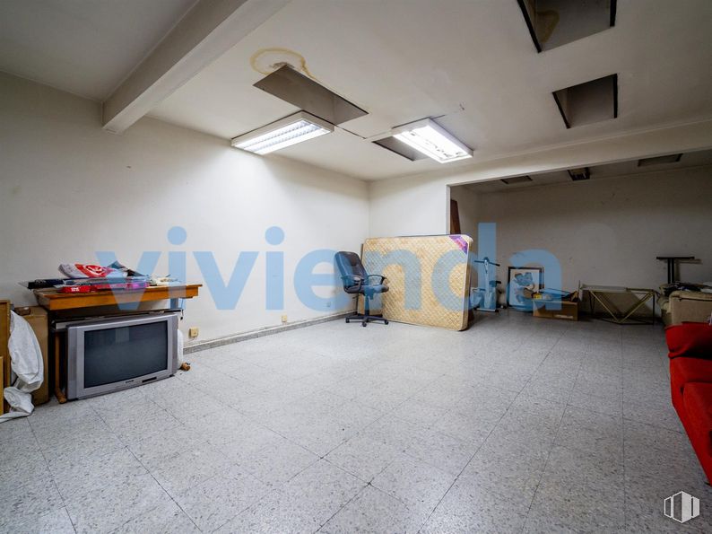 Office for sale at Calle Doctor Esquerdo, Retiro, Madrid, 28007 with chair, light fixture, lighting, flooring, floor, building, fixture, hall, wood and ceiling around