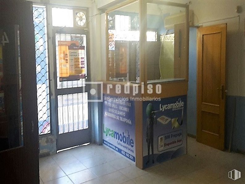 Local en alquiler en Calle Jericó, Parla, Madrid, 28980 con puerta, accesorio, madera, interiorismo, suelo, suelos, vidrio, madera dura, metal y aluminio alrededor