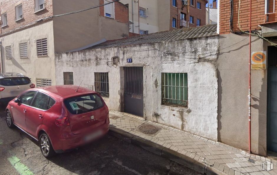 Land for sale at Valdeacederas, Tetuán, Madrid, 28039 with car, window, tire, wheel, door, land vehicle, vehicle, mode of transport, motor vehicle and automotive exterior around