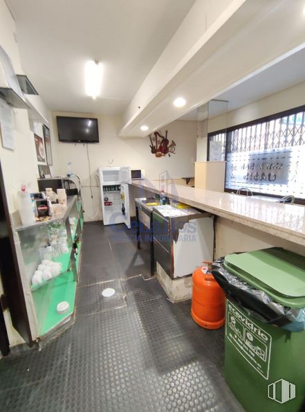 Retail for sale at Calle Ferial, Guadalajara, 19002 with television, waste container, building, waste containment, shelf, floor, flooring, house, shelving and wood around