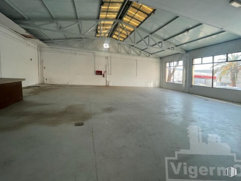 Nave en alquiler y venta en Calle Pozo Nieve, Torrejón de Ardoz, Madrid, 28850 con alumbrado, mueble, ventana, mesa, propiedad, edificio, hall, suelo, suelos y casa alrededor