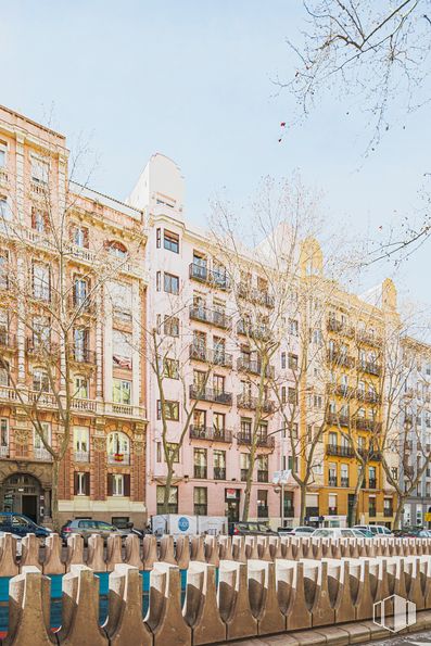 Oficina en alquiler en Calle Velázquez, 115, Salamanca, Madrid, 28006 con edificio, cielo, propiedad, ventana, agua, bloque de pisos, diseño urbano, barrio, masa de agua y zona residencial alrededor