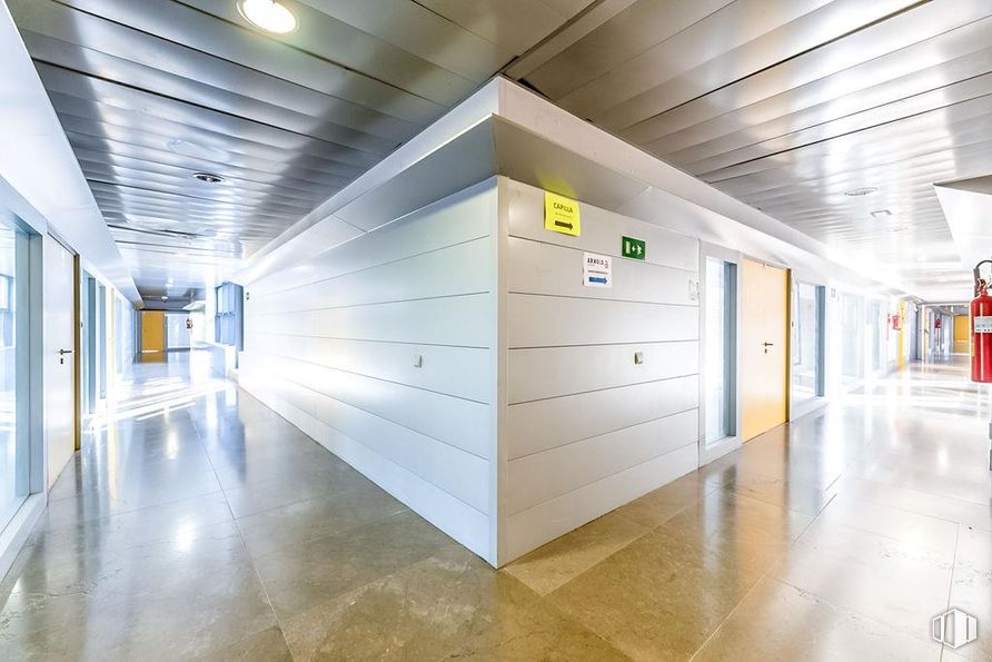 Oficina en venta en Calle Patrimonio Mundial, Aranjuez, Madrid, 28300 con edificio, interiorismo, suelos, suelo, hall, madera, puerta, techo, espacio y vidrio alrededor