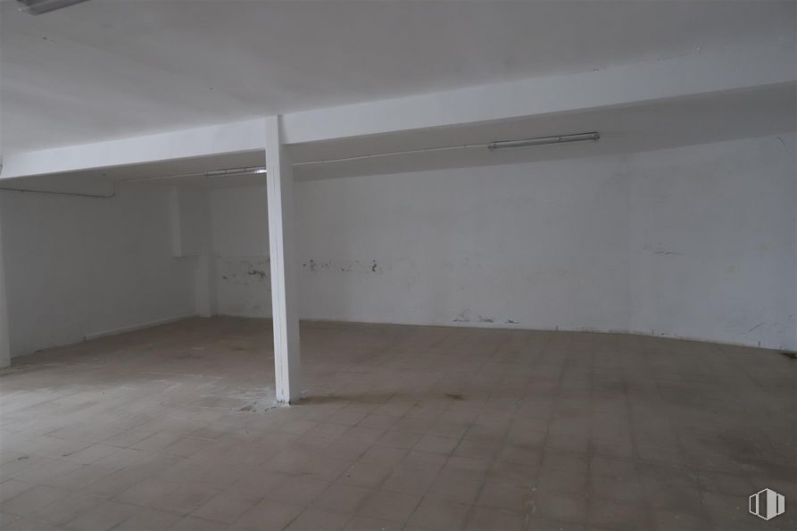 Nave en alquiler en Calle Garci-Nuño, 35, Tetuán, Madrid, 28029 con suelos, suelo, hall, madera, material compuesto, hormigón, vidrio, techo, accesorio y exterior del automóvil alrededor