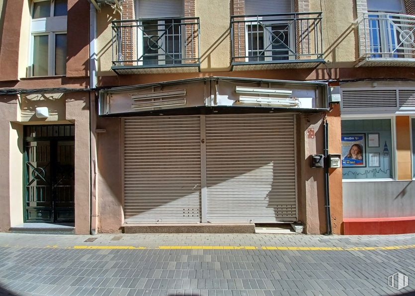 Retail for sale at Calle Estafeta Vieja, Illescas, Toledo, 45200 with window, door, building, daytime, property, road surface, wood, urban design, neighbourhood and shade around