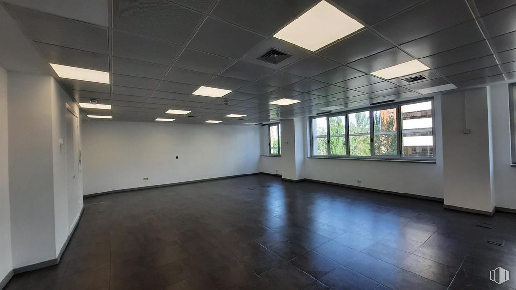 Oficina en alquiler en Edificio Euromor, Avenida Burgos, 16 D, Chamartín, Madrid, 28036 con ventana, accesorio, hall, interiorismo, madera, suelo, suelos, edificio, sombra y techo alrededor