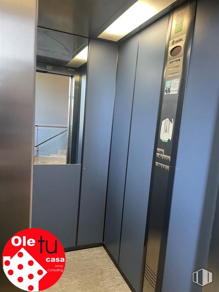 Oficina en venta en Calle Lope de Vega, Moralzarzal, Madrid, 28411 con accesorio, edificio, suelos, gas, máquina, puerta, vidrio, aluminio, techo y metal alrededor