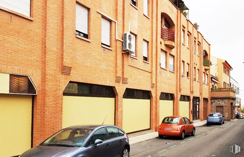 Local en alquiler en Callejón Obras Públicas, Toledo, 45003 con coche, ventana, luz de estacionamiento, rueda, neumático, vehículo terrestre, vehículo, propiedad, edificio y iluminación del automóvil alrededor