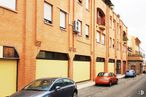 Retail for rent at Callejón Obras Públicas, Toledo, 45003 with car, window, automotive parking light, wheel, tire, land vehicle, vehicle, property, building and automotive lighting around