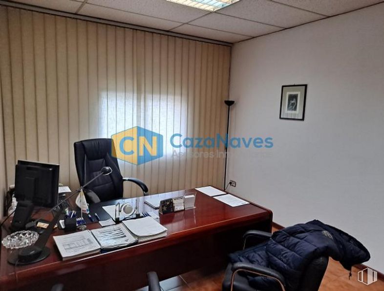 Nave en venta en Calle Senda Galiana, 10, Coslada, Madrid, 28820 con silla, escritorio, mesa, mueble, propiedad, edificio, ordenador, teclado de computadora, alumbrado y diseño de interiores alrededor