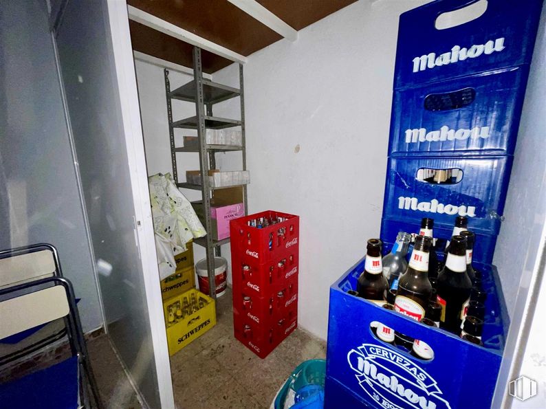 Local en venta en Calle Mequinenza, San Blas - Canillejas, Madrid, 28022 con gafas de sol, botella, beber, producto, gas, bebida alcohólica, edificio, máquina, líquido y suelos alrededor