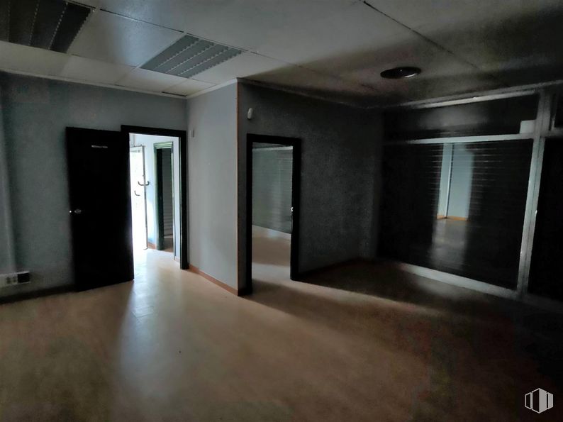 Retail for sale at Calle Arroyo Fontarrón, Moratalaz, Madrid, 28030 with door, fixture, building, hall, interior design, wood, floor, flooring, real estate and hardwood around