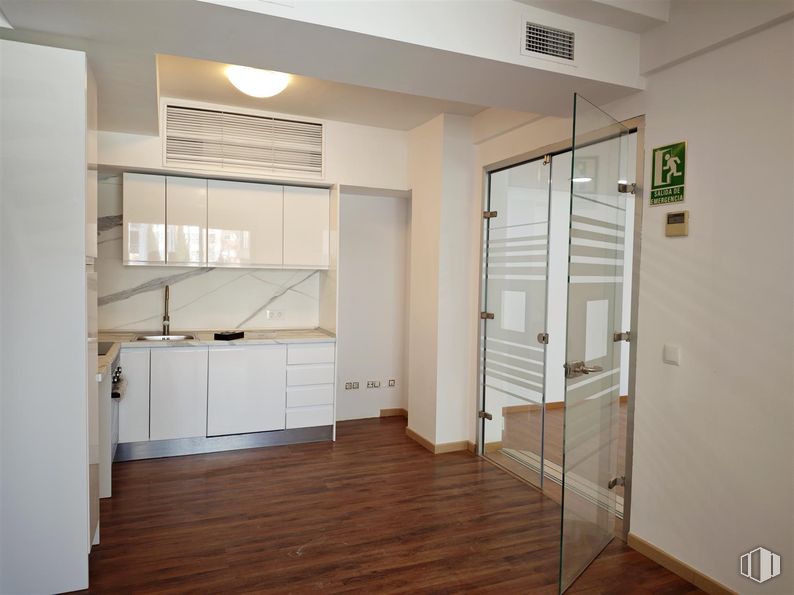 Office for sale at Calle Cronos, San Blas - Canillejas, Madrid, 28037 with door, cabinetry, flooring, floor, interior design, wood, wood flooring, ceiling, room and furniture around