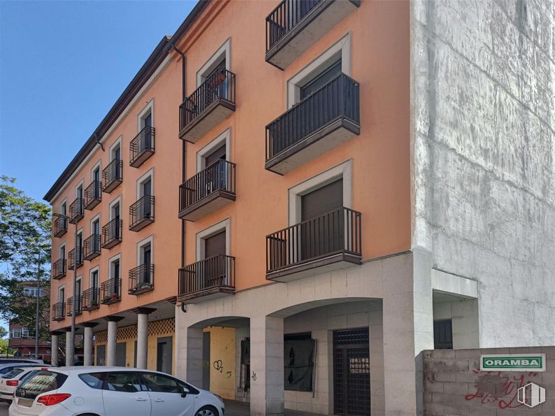 Local en venta en Calle Lechuga, Talavera de la Reina, Toledo, 45600 con coche, ventana, neumático, rueda, propiedad, edificio, vehículo, cielo, arquitectura y barrio alrededor