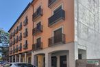 Retail for sale at Calle Lechuga, Talavera de la Reina, Toledo, 45600 with car, window, tire, wheel, property, building, vehicle, sky, architecture and neighbourhood around