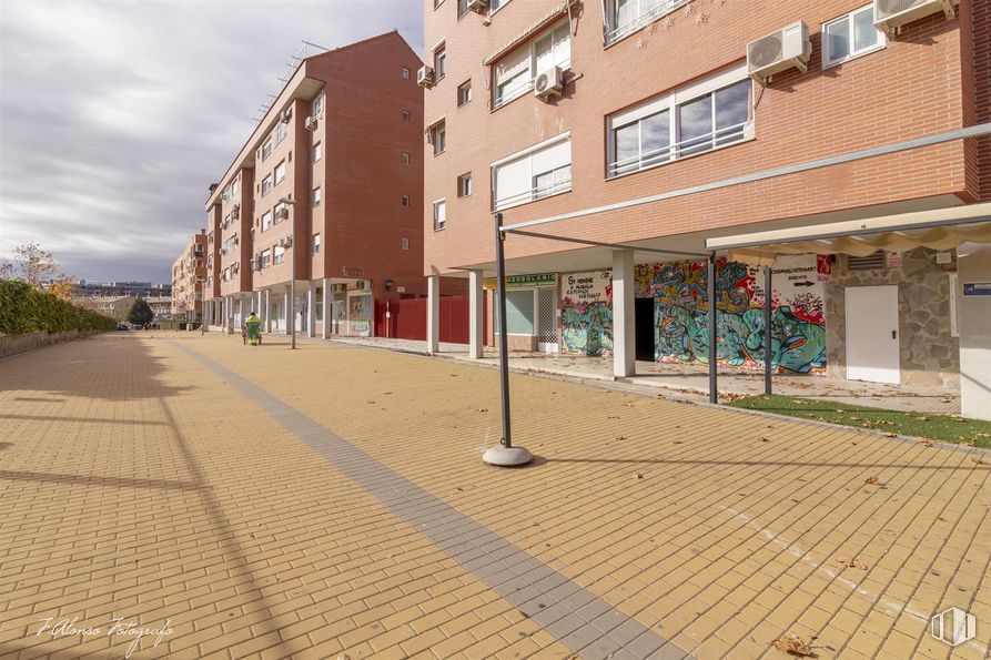 Local en venta en Avenida Mar Mediterráneo, Valdemoro, Madrid, 28340 con ventana, edificio, propiedad, cielo, nube, planta, superficie de la carretera, diseño urbano, barrio y asfalto alrededor