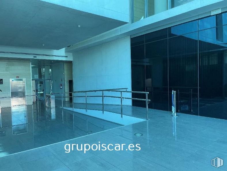 Oficina en venta en Edificio Empireo, Calle Benjamín Outram, 4, Leganés, Madrid, 28919 con edificio, azur, accesorio, arquitectura, línea, ventana, aqua, suelo, vidrio y material compuesto alrededor