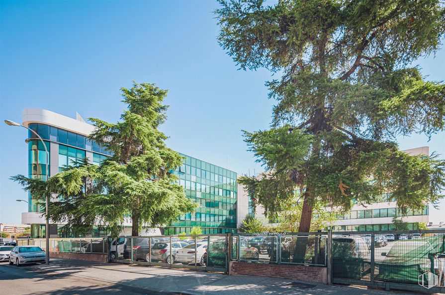 Oficina en alquiler en Edificio Nodo, Zona Barajas, Barajas, Madrid, 28042 con edificio, cielo, árbol, arquitectura, diseño urbano, vehículo, superficie de la carretera, rueda, vía pública y barrio alrededor