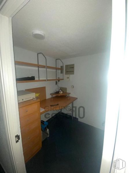 Local en alquiler y venta en Calle Alonso Covarrubias, Getafe, Madrid, 28902 con cajonera, encimera, ebanistería, edificio, grifo, accesorio, madera, fregadero, suelo y cajón alrededor