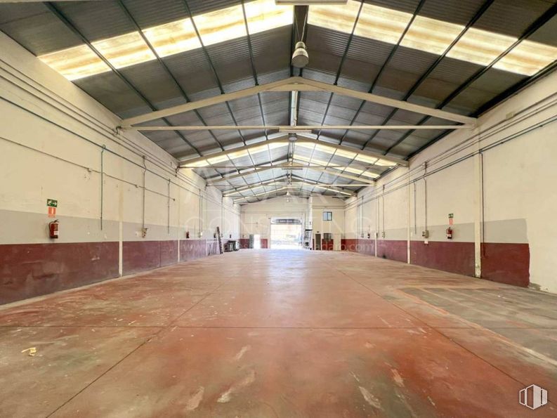 Industrial for sale at Calle Bronce, Cobeña, Madrid, 28863 with flooring, floor, ceiling, hall, concrete, shade, building material, daylighting, tile flooring and fluorescent lamp around